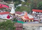 हनुमान अंश का असर: बाबा नीम करोली के कैंची धाम में उमड़ी भारी भीड़