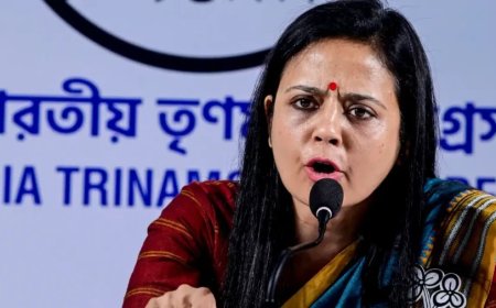 महुआ मोइत्रा ने चुनाव आयोग की DG IT सीमा खन्ना के खिलाफ दर्ज कराई शिकायत