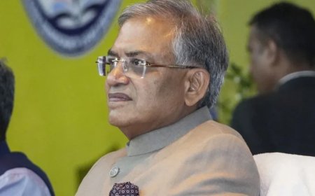 CEC ज्ञानेश कुमार के खिलाफ सुप्रीम कोर्ट में तीसरी याचिका, 14 फैसले रद्द करने की मांग