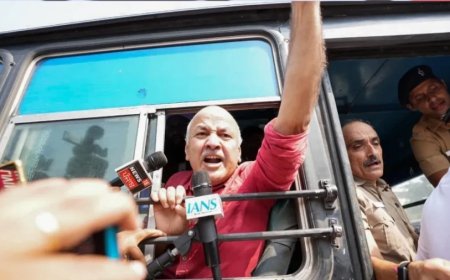 मनीष सिसोदिया हिरासत में: चंडीगढ़ में CEC ज्ञानेश कुमार के खिलाफ AAP का बड़ा प्रदर्शन