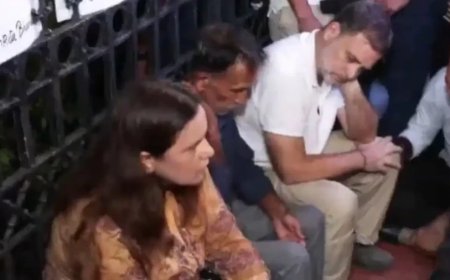 इंडिया गेट पहुंचे राहुल गांधी अंकिता भंडारी के माता पिता से की मुलाकात
