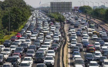 दिल्ली में दशहरा पर बड़ा ट्रैफिक डायवर्जन, शाम 5 से 8 बजे तक इन रास्तों पर जाने से पहले जान लें पूरी बात