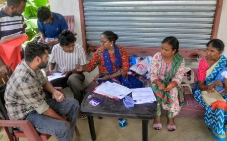 यूपी में चुनाव आयोग का विशेष कैंप, वोटर लिस्ट में नाम जुड़वाने का बड़ा मौका