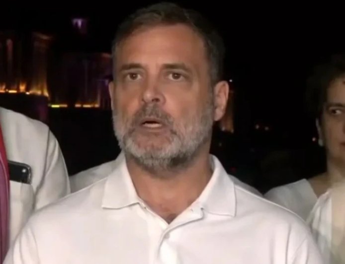 राष्ट्रपति से मिले राहुल गांधी: विपक्ष ने की बैलेट पेपर और चुनाव आयुक्त को हटाने की मांग