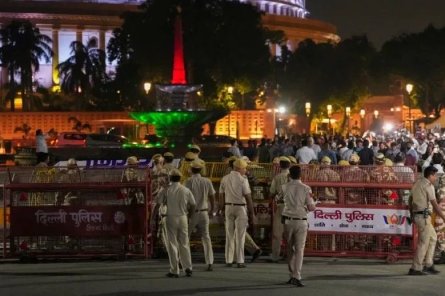 दिल्ली में सुरक्षा सख्त: इंटरनेट बंद और 75 ट्रेनें रद्द, प्रदर्शन से पहले किलेबंदी