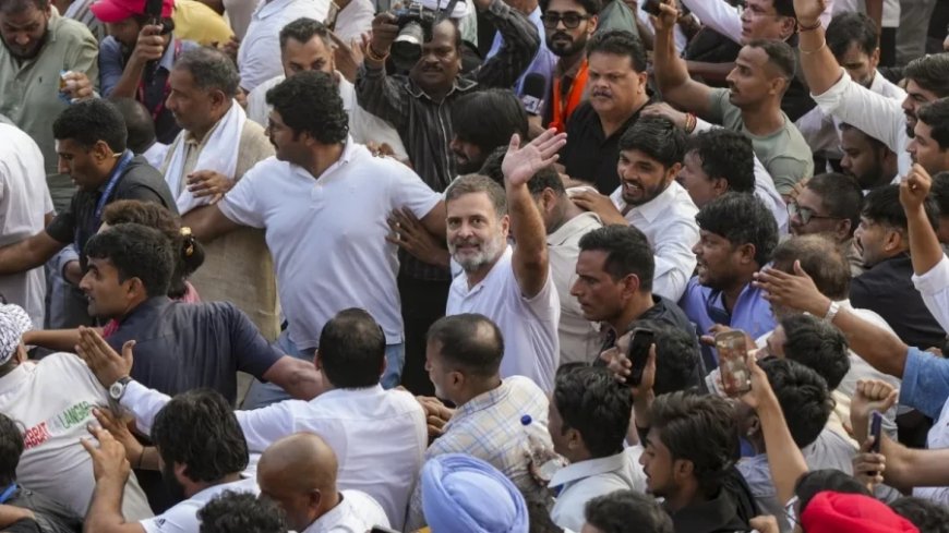 राहुल गांधी समेत 11 नेताओं की सुप्रीम कोर्ट में याचिका, मुख्य चुनाव आयुक्त के इस्तीफे की मांग