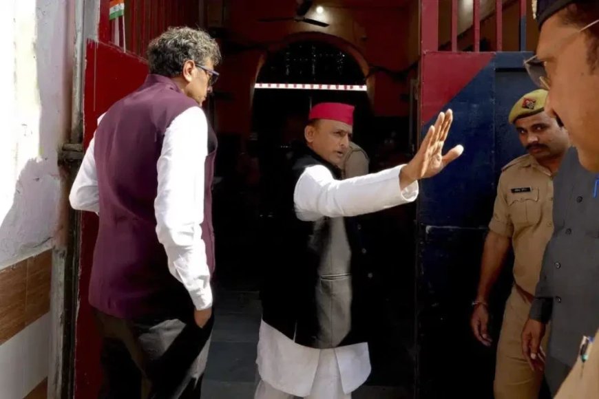बड़ा राजनीतिक धमाका, रामपुर जेल में आजम खान से मिले अखिलेश यादव, बोले- करप्ट अफसरों को बनाया जा रहा हथियार